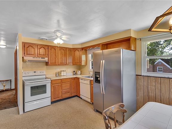 5th image of 978 Garden City Dr