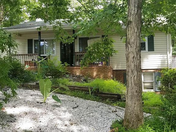 Nestled among trees. Sit & Relax on the Porch.