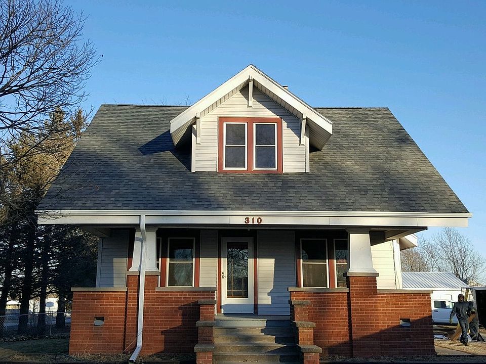 1st image of 310 SE Sycamore Ave