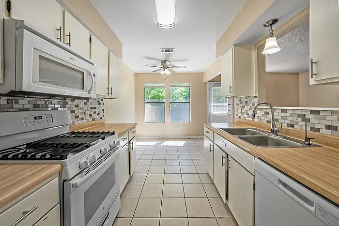 14203 Sussman Ct #B — Photo 5