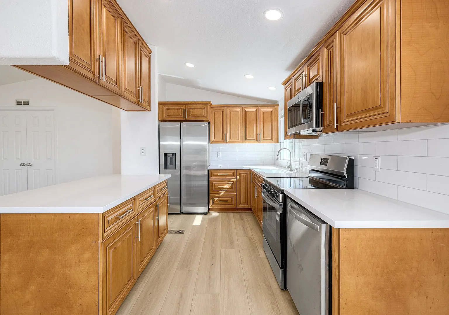 San Diego Serra Mesa Views Views Views Refreshed 3 Bed W/Solar — Photo 2