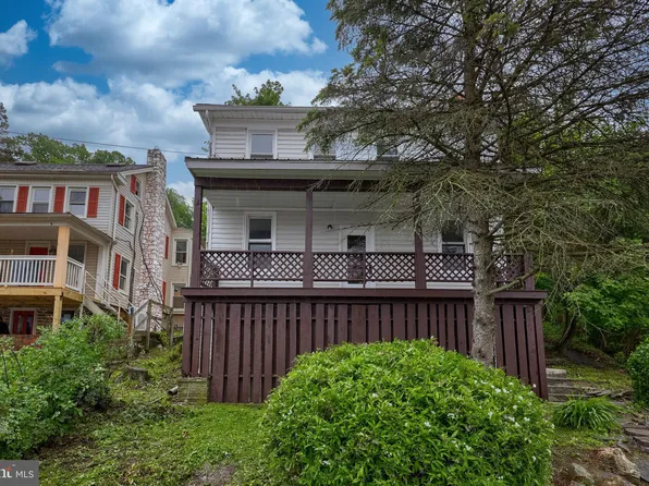 2 E Pennsylvania Ave, Dallastown, PA 17313