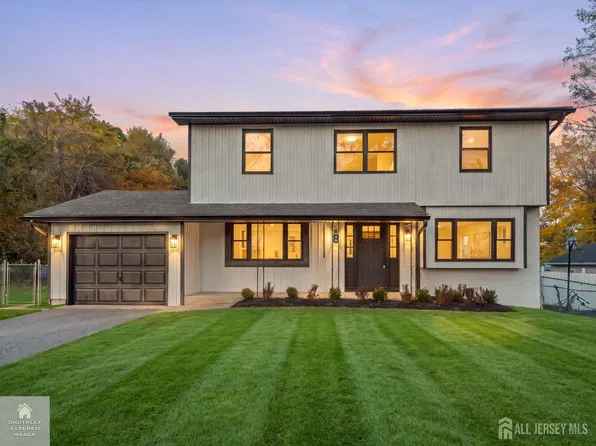 8 Atlanta Dr, Jackson, NJ 08527
