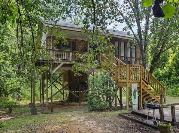 63 Landing Rd, Hattiesburg, MS 39401