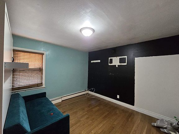 4th image of 407 Walker St Floor 1