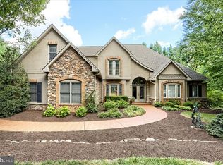 21 Westwind Dr, Lemoyne, PA
