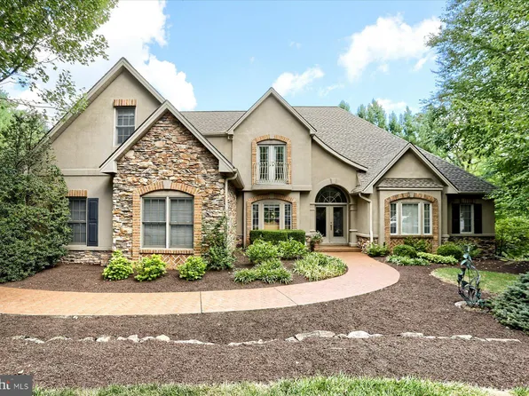 21 Westwind Dr, Lemoyne, PA 17043