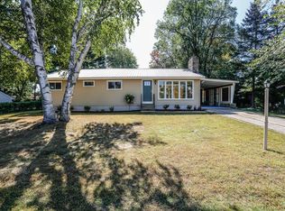 5 Park Dr, Bedford, NH 03110