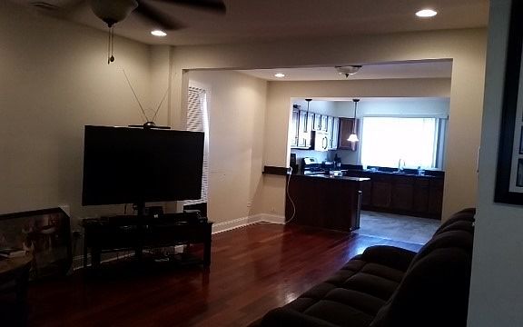 3rd image of 1138 N Mason Ave