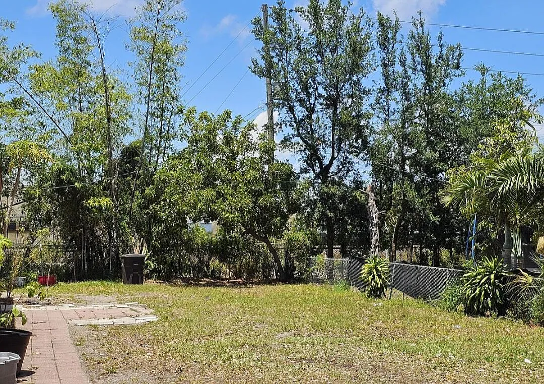4 bed, 2.0 bath, 1400 sqft, $3,600 — Photo 3