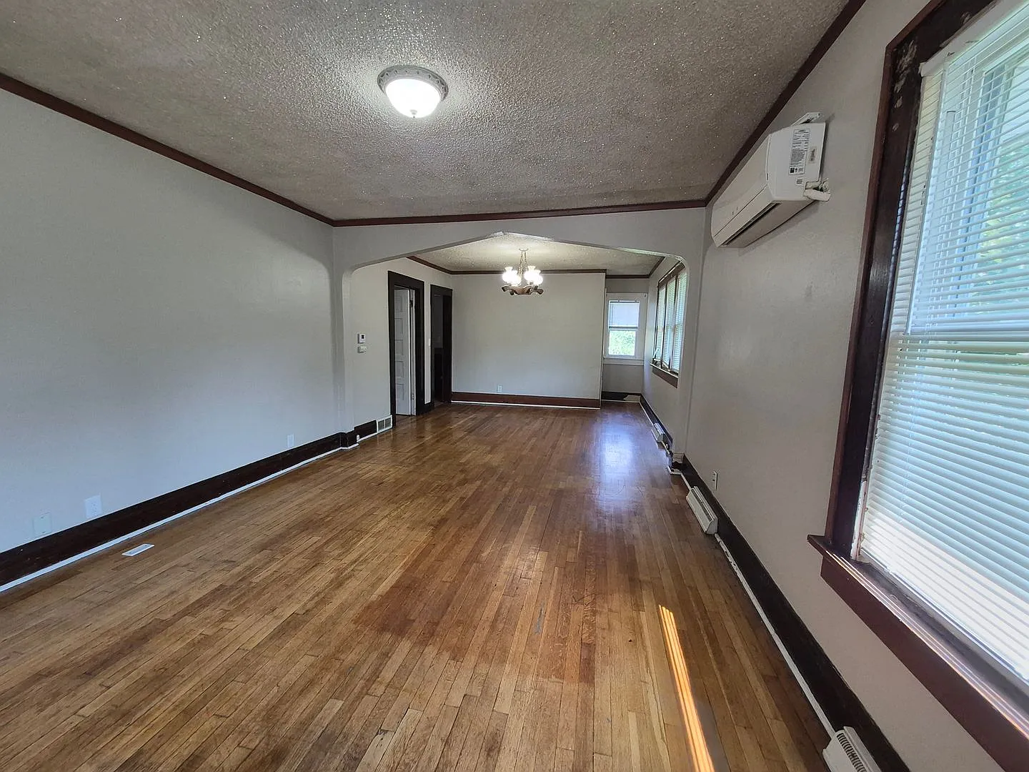 Fully fenced yard with stainless steel appliances including gas stove! — Photo 4