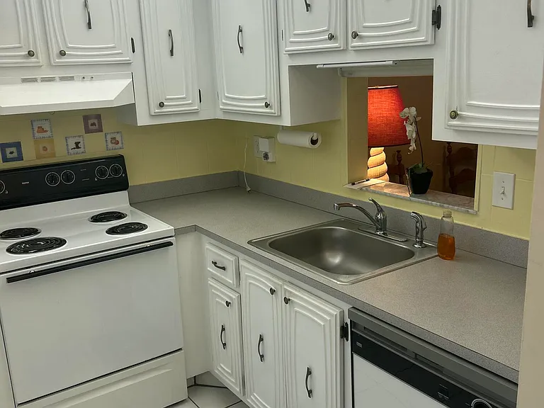 2801 Somerset Dr #201 — Photo 10