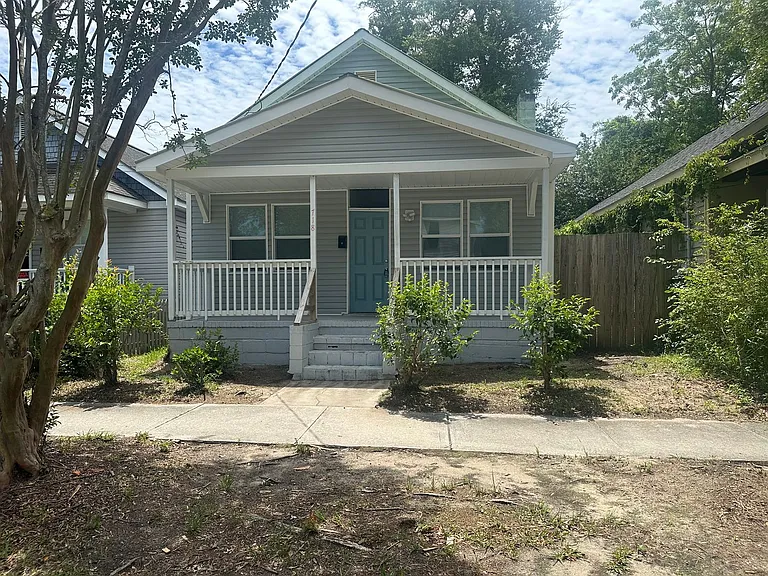 718 Queen St — Photo 13