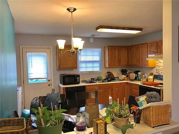 2nd image of 322 Wood St