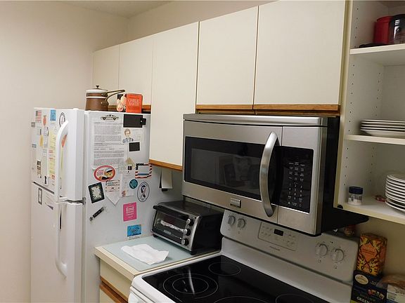 5th image of 14 Plantation Dr APT 205