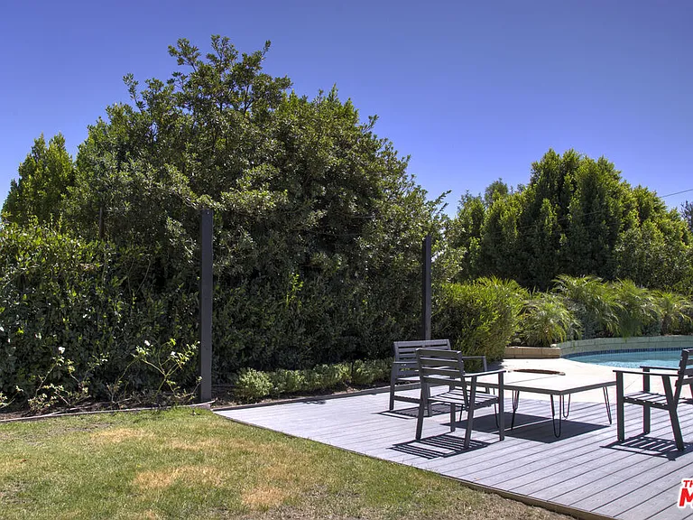 22427 De Kalb Dr — Photo 36