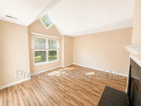 5020 Thoroughbred Ln APT G, Clemmons, NC 27012