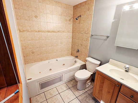 4th image of 3119 S Shields Ave Floor 1