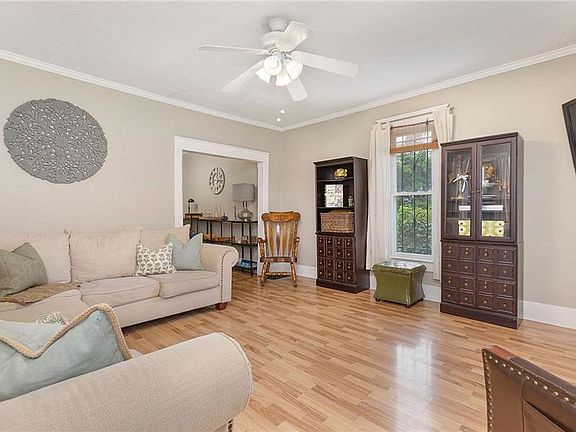 5th image of 2029 Chester Ave