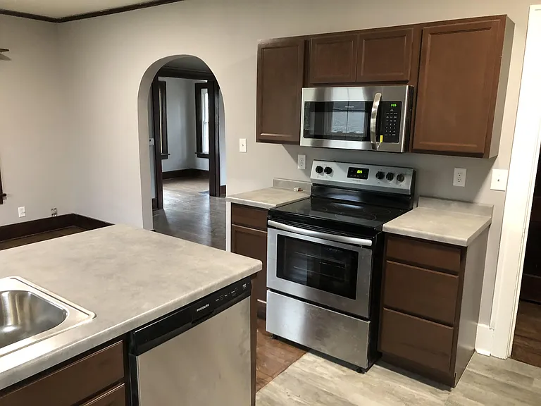 1626 W Clark St — Photo 17