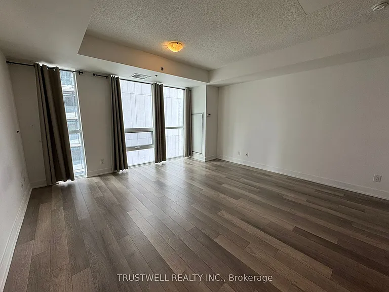 318 Richmond St W #1810 — Photo 4