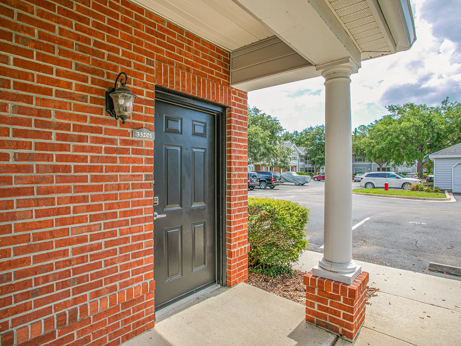 1 bed, 910 sqft, $1,695 — Photo 2