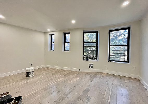 1st image of 2108 Regent Pl #2W
