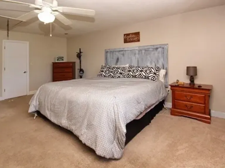 2034 Lake View Cir — Photo 10