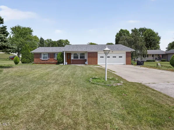 200 Jeanette Dr, Fostoria, OH 44830