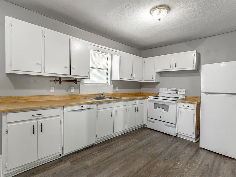 126 Goodson Ave — Photo 9
