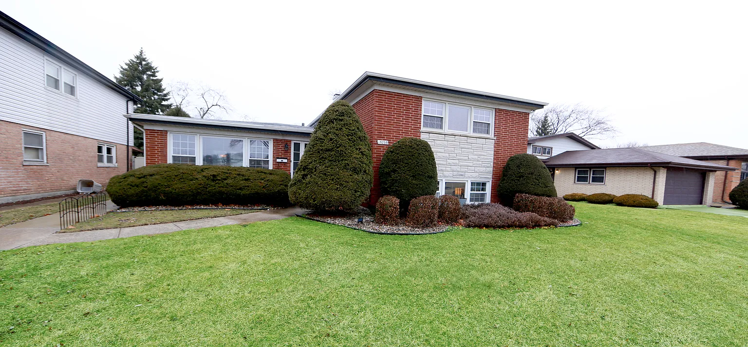 15236 Irving Ave photo 1