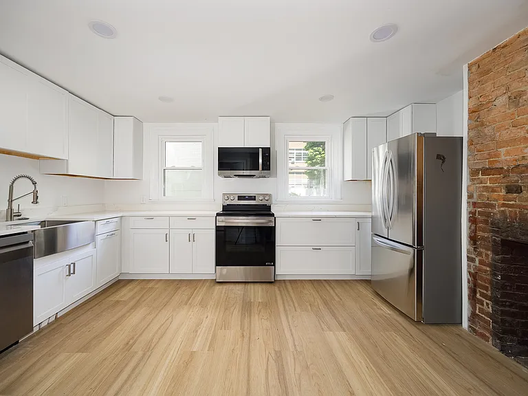 29 Delano St #1 — Photo 2