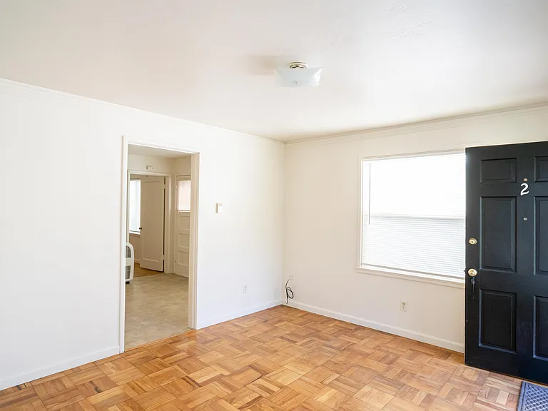 2408 Q St #4 — Photo 6
