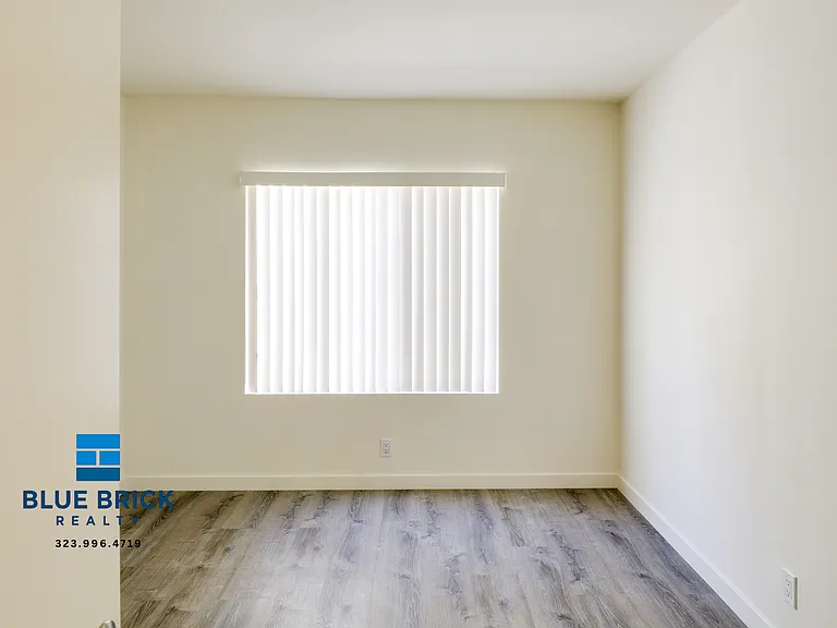 212 W Elk Ave #2 — Photo 9