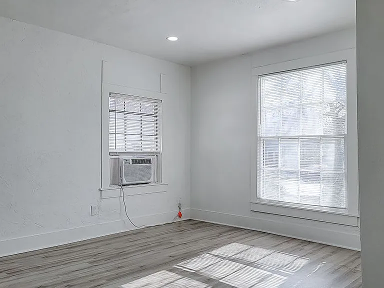 121 W Moore St #101 — Photo 37