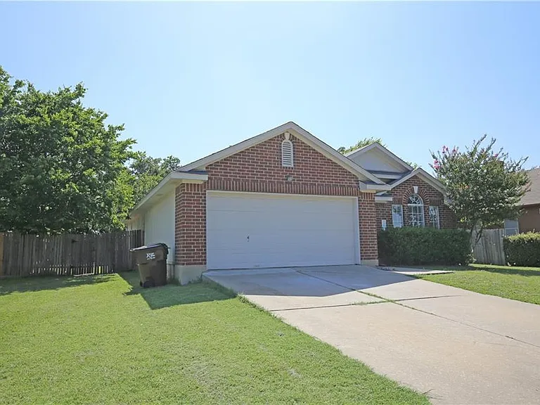 309 Country Aire Dr — Photo 3