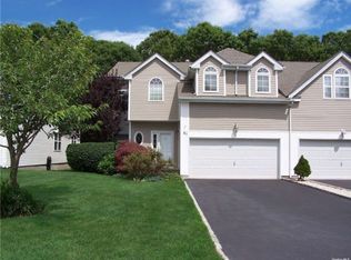 63 Sunflower Ridge Rd, South Setauket, NY 11720