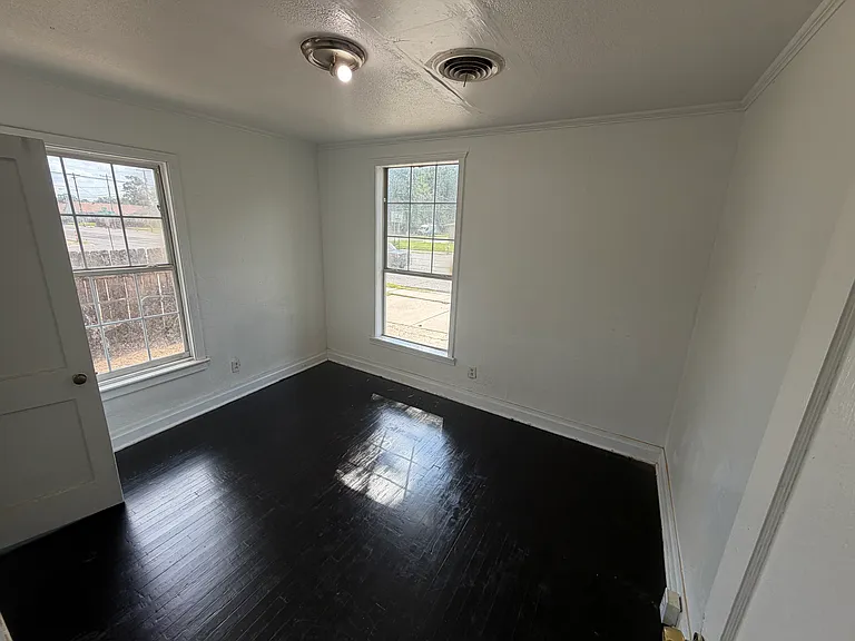 5337 Hearne Ave — Photo 8