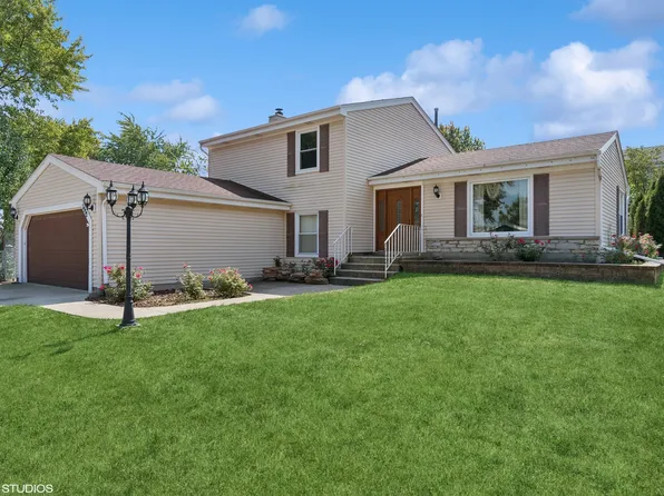 1912 Scarboro Dr, Glendale Heights, IL 60139