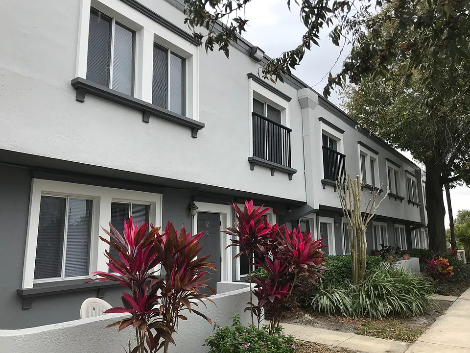 827 Lowell Blvd #23