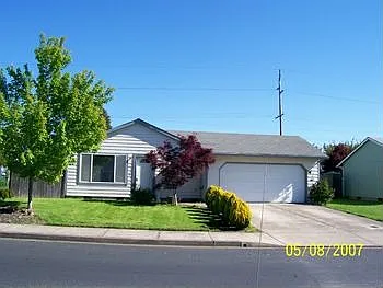 2019 SW Manzanita St photo 1
