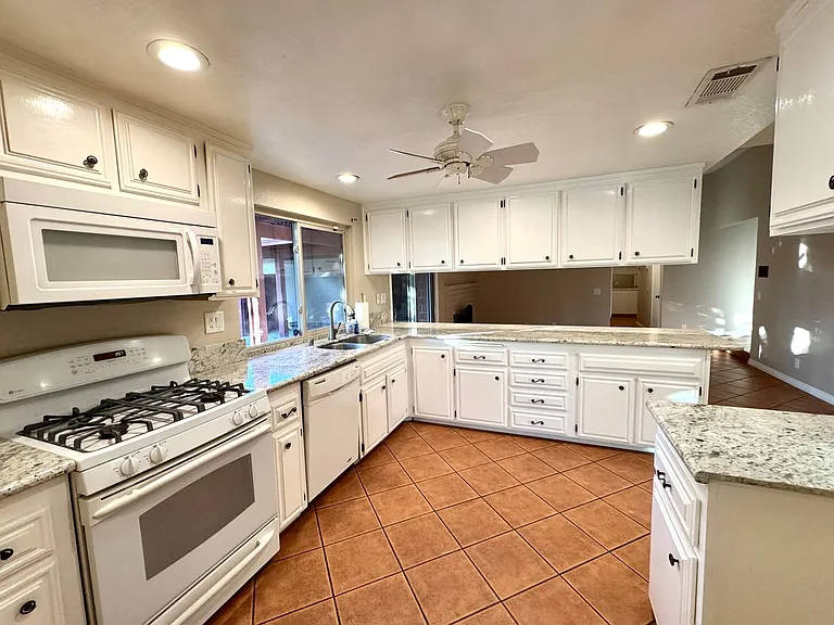 1713 Shenandoah Dr — Photo 13
