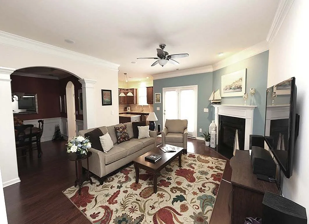 345 Scotlow Way — Photo 3