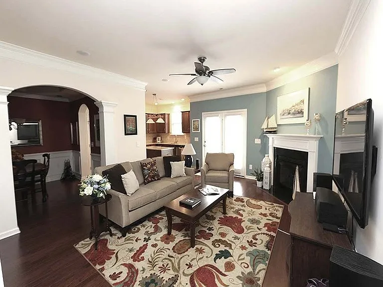 345 Scotlow Way — Photo 3