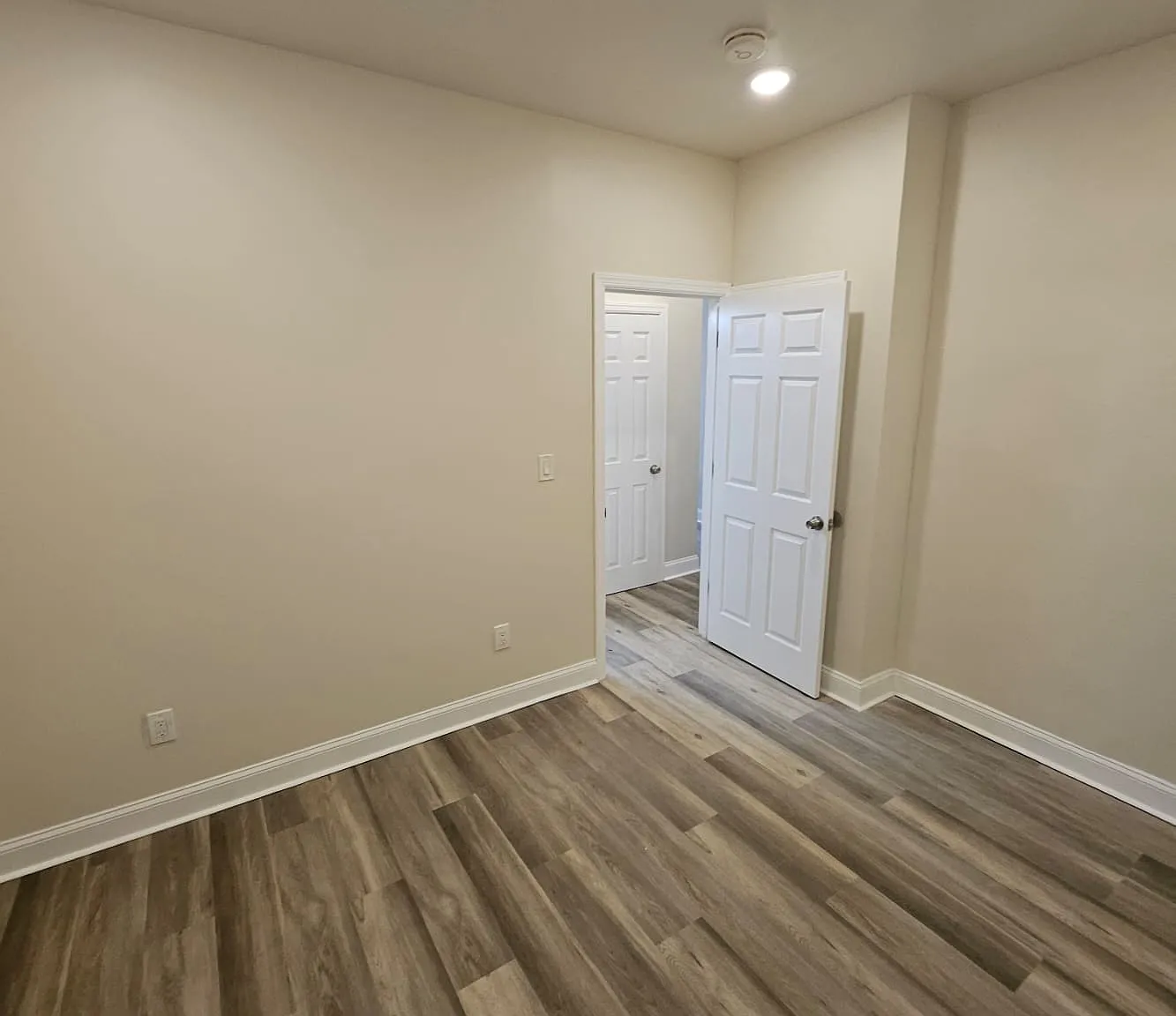 2 bed, 800 sqft, $2,049 — Photo 3