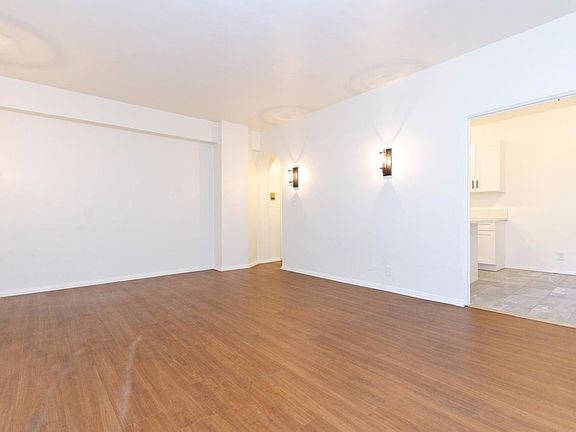 5th image of 848 S Oxford Ave APT 101