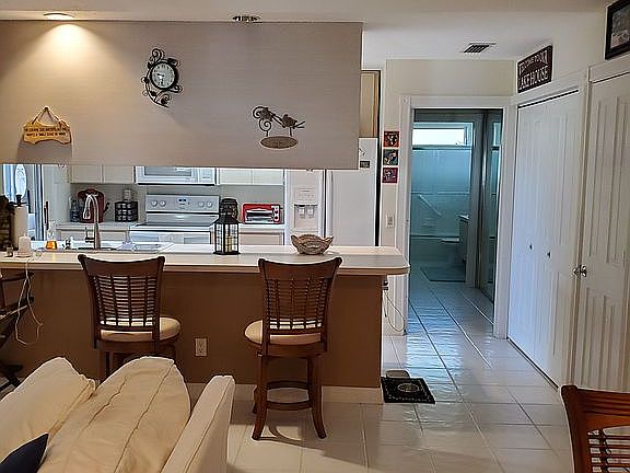 4th image of 1225 NW Sun Terrace Cir APT A