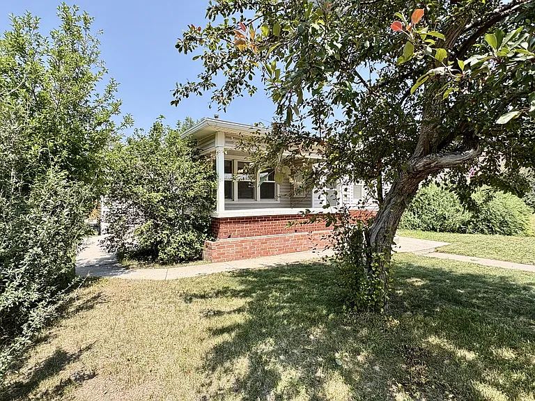 522 W Pershing Blvd — Photo 2