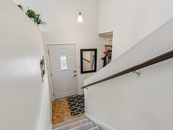 3rd image of 431 Maplewood Dr SE