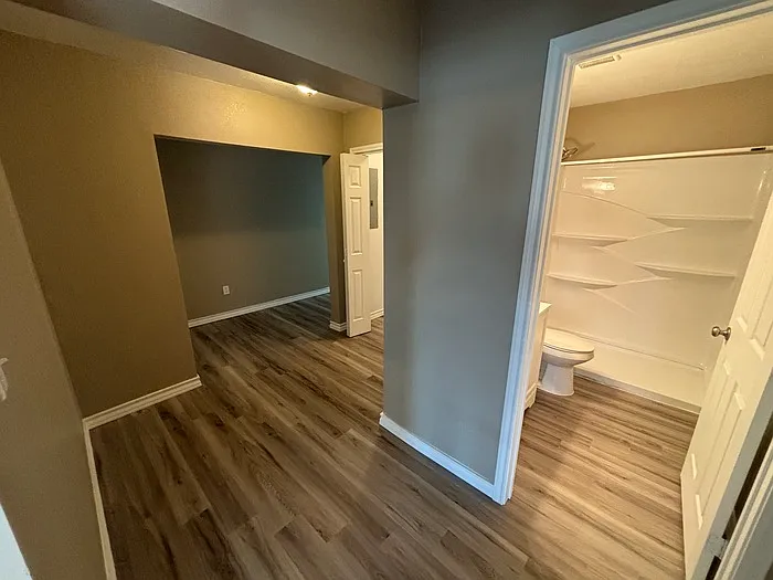 909 College Ave — Photo 33